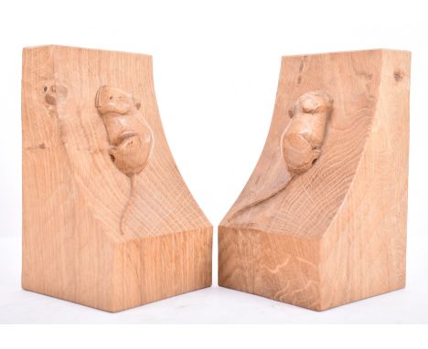 Workshop of&nbsp;Robert ' Mouseman ' Thompson of Kilburn - A pair of 20th century solid oak hand carved bookends. Each booken