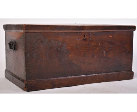 An 18th century elm blanket box trunk / coffer chest. The elm trunk of simple form with banded plinth, plain panel sides havi
