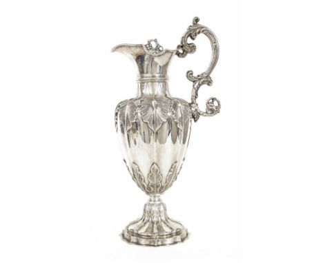 Good Edwardian silver baluster lidded claret jug, with a cast vine finial and scroll handle, the fluted body with sheathed le