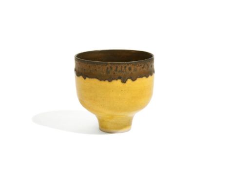 λ LUCIE RIE (AUSTRIAN/BRITISH 1902-1995)PORCELAIN BOWLWith a strong yellow glaze and manganese rimImpressed with LR seal (to 