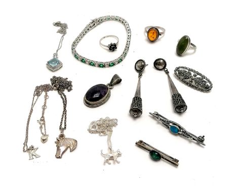 Qty of mostly stone set silver jewellery inc amber ring, blue topaz pendant, horse head pendant on 40cm chain etc - total wei