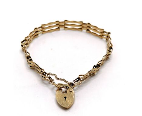 9ct hallmarked gold 3 bar gate link bracelet with heart padlock clasp (has small dent) - 16cm long &amp; 5.1g - SOLD ON BEHAL