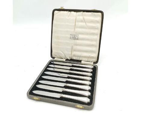 1939 silver handled set of 8 x side knives by Josiah Williams & Co in a Fattorini fitted case (20cm square) - 2knives slight 