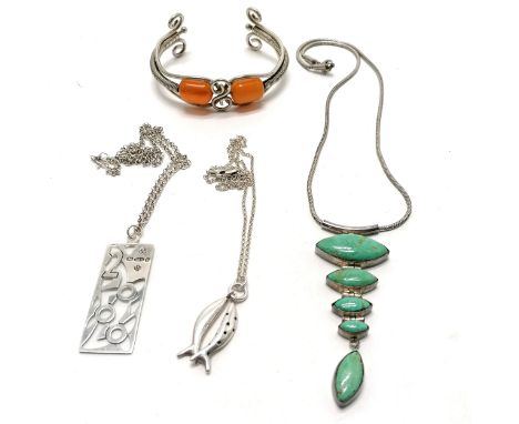 Silver jewellery - 2000 silver pendant (on 46cm chain) by A Haviland-Nye, unmarked bangle, green stone pendant on chain etc ~