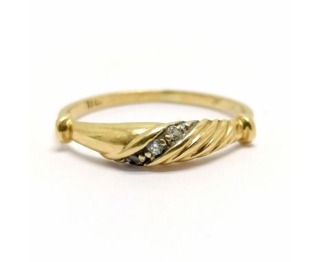 18ct marked gold white stone set ring - size M½ &amp; 1.6g total weight - SOLD ON BEHALF OF THE NEW BREAST CANCER UNIT APPEAL