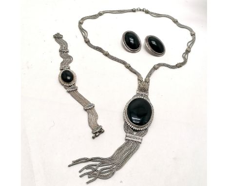 900 silver suite of black stone set jewellery - necklace (48cm + 15cm drop pendant), bracelet (with niello detail) &amp; pair