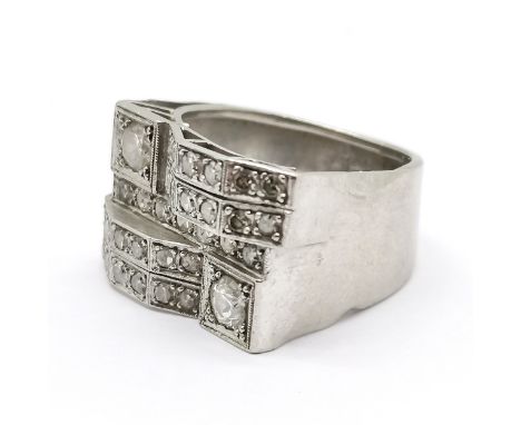 Art Deco diamond set unmarked white metal ring - size M &amp; 6.7g total weight ~ has slight distortion to mount &amp; shank