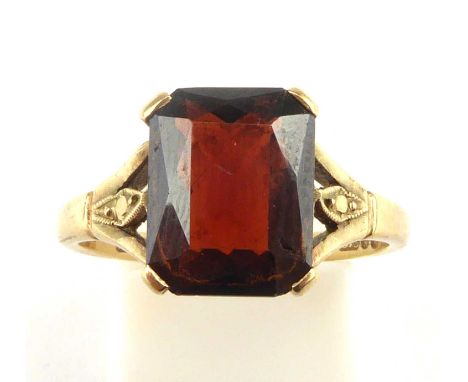 A 9ct gold garnet ring, the claw set square cut garnet with split mount, size N, approx. 2.6g.