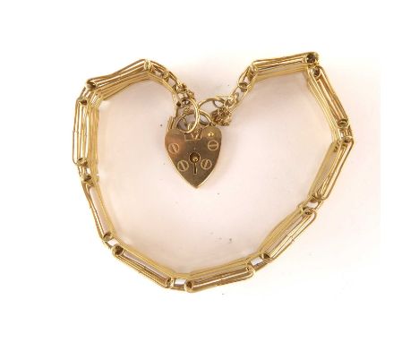 A 9ct gold five bar gate bracelet with 9ct gold heart-shaped padlock clasp, length 19cm, approx. 13.6g.