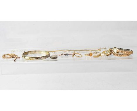 A group of 9ct yellow gold, including two rings, brooch, chain, earrings, etc, also two vintage ladies' watches with 9ct gold