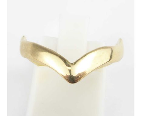 A 9ct gold wishbone ring, size R, approx. 2g.