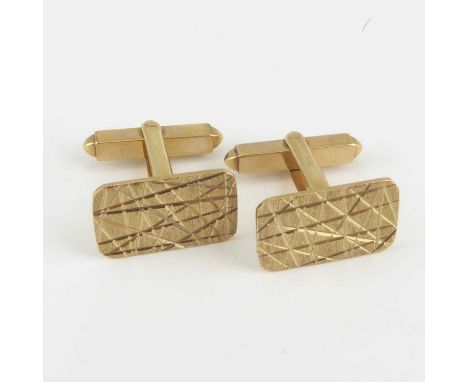 A pair of 9ct gold cufflinks with textured pattern and swivel backs, marked '375', combined approx. 6.3g.