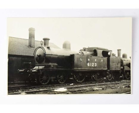 MANCHESTER UNITED 1958; a black and white postcard of a train bearing numerous signatures including Matt Busby, Bill Foulkes,