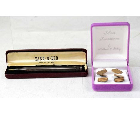 A pair of 9ct yellow gold cufflinks with engraved detail to the oval platforms, with torpedo backs, approx. 3.84g, a pair of 