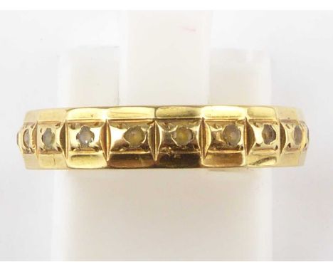 An 18ct gold eternity ring size M, approx. 2.5g