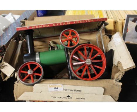 A Mamod TE1A traction engine with box 