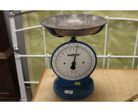 A vintage Salter kitchen scale