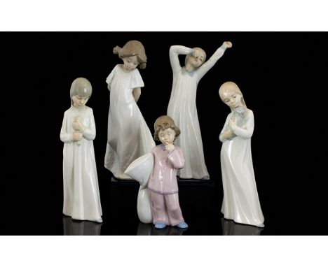 A Collection of Vintage Nao by Lladro Porcelain Figure ( 5 ) Five Figures In Total. Comprises Young Boys and Girls In Night d