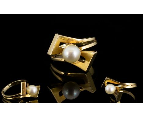 18 ct Gold Single Pearl Set Dress Ring of contemporary design gold mark for 18ct Russian 5.3 grams gold wiehgt Ring size N-O,