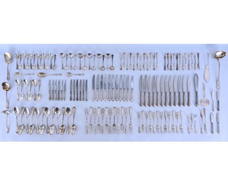 145teiliges Essbesteck, überwiegend für 12 Personen, überwiegend 800er Silber und Besitzermonogramm "R". Bestehend aus: 12 gr