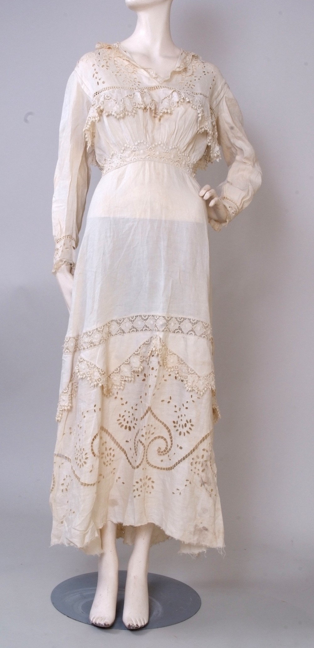 A 1910 Tea Dress. A beautiful white linen tea dress with cutwork and ...