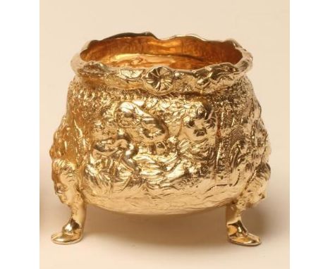 A GEORGE V BRITANNIA STANDARD SILVER GILT SUGAR BASIN SIMILAR TO THE FOLLOWING LOT, makers Jones & Son, London 1930, of sligh