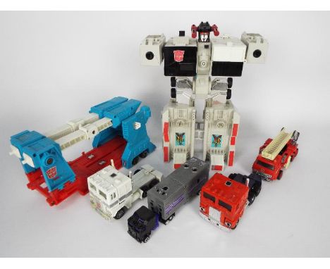 Hasbro - Transformers - A collection of 5 x vintage unboxed Transformer truck models including Motormaster, Optimus Prime Cab