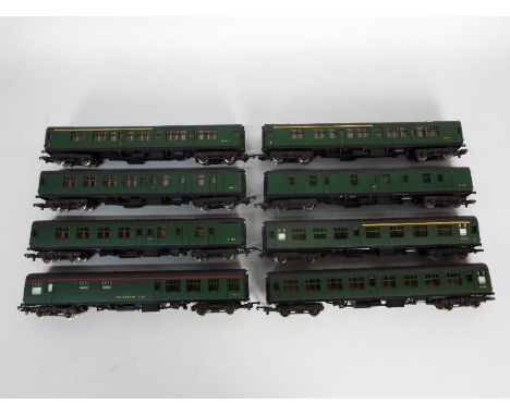 Lima - A group of 8 x BR Mk1 coaches in Southern Region green dark green including restaurant car, corridor composite and bra
