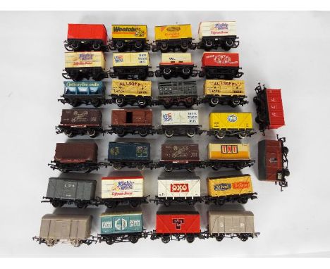Dapol, Lima, Hornby, Bachmann - A rake of 30 unboxed HO / OO gauge freight rolling stock. Lot includes Bachmann GWR Furniture