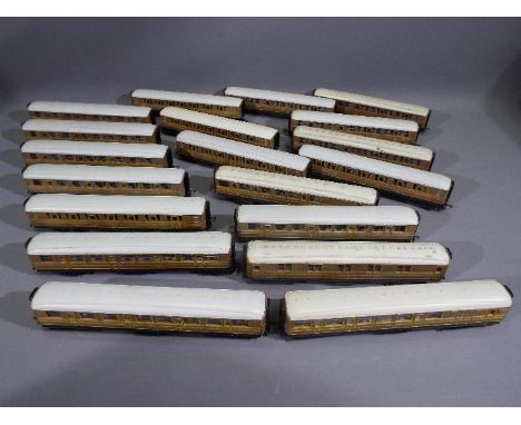 Hornby - A collection of 19 x unboxed 00 gauge # R4332 LNER Teak Composite coaches. They all show light signs of age and use,