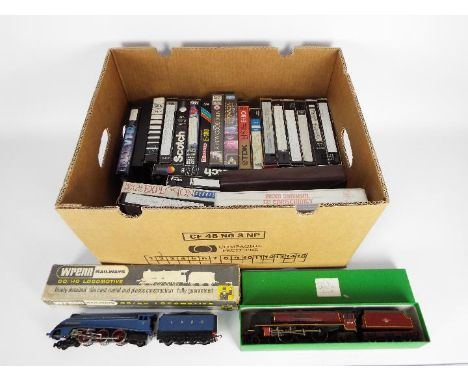 Wrenn, Hornby, Others - Two boxed OO gauge steam locomotives. Lot includes a Wrenn W2122 A4 Class 4-6-2 steam locomotive and 