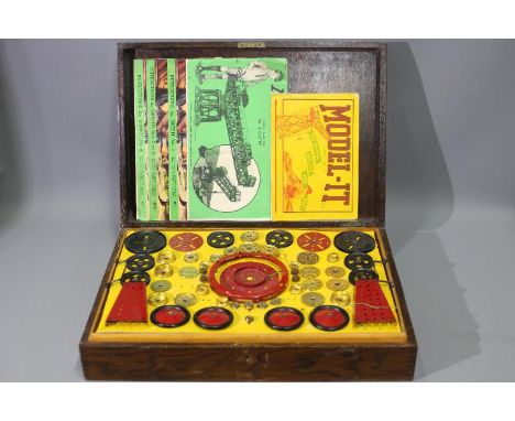 Meccano - A vintage Meccano Outfit No.9 in a stained wooden box with lift out tray. The set contains a large quantity of red 