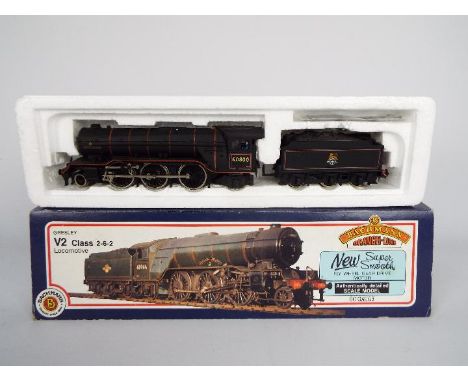 Bachmann - A boxed Bachmann #31-551 OO gauge V2 Class 2-6-2 steam locomotive and tender Op.No.60800 'Green Arrow' in BR black