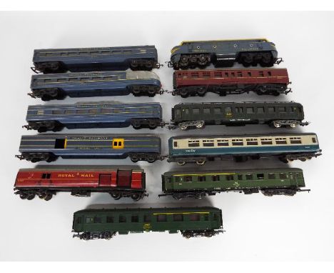 Triang, Hornby Dublo, Jouef, Roco - An unboxed Triang R159 Class B60 Double Ended Diesel Locomotive in Triang Railways livery