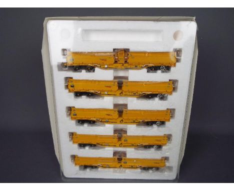 Dapol - A boxed Dapol B859A MRA Side Tipping Ballast Wagon 5 Car Set in Network Rail Yellow. The set appears to be in Mint co