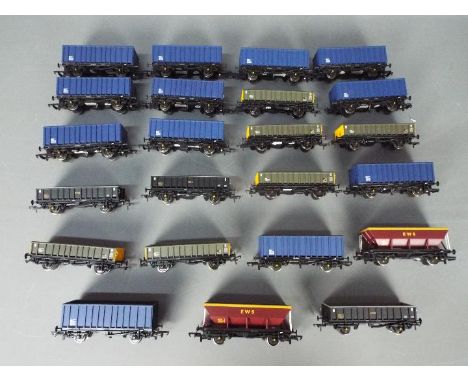 Bachmann - A rake of 23 OO gauge freight wagons by Bachmann. Lot includes predominately Bachmann #33377 MEA mineral wagons; #