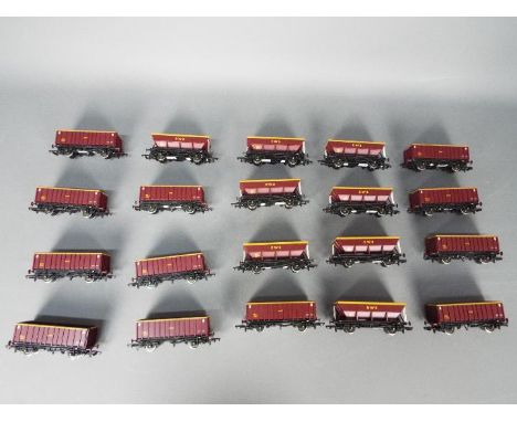 Bachmann - A rake of 20 OO gauge freight wagons by Bachmann. Lot includes Bachmann #33555 EWS Hopper Wagon and #33380 MEA Box