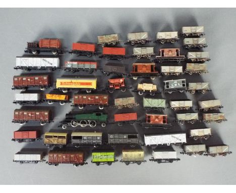 Graham Farish, Peco, Bachmann, Lima, Other - An unboxed N gauge 2-6-0 Graham Farish tank locomotive in GWR livery with over 3
