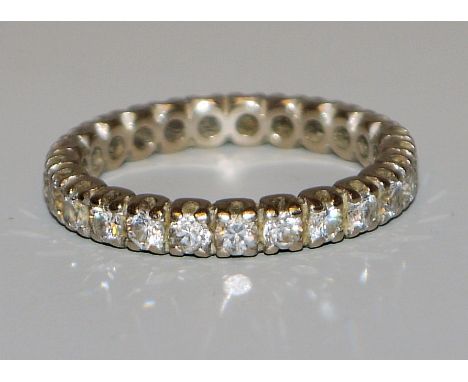 Alliance-Ring, Gold mit Brillanten18kt Weißgold, rundum besetzt mit 25 Brillanten von zus. 0,25 ct (eingr.), 3,22 g