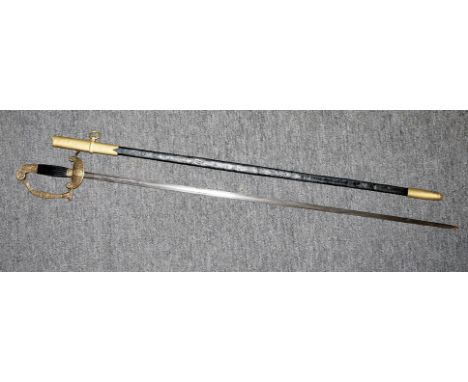 Badischer Hofbeamtendegen, Leopold, um 1850Degen mit verziertem Messingbügelgefäß, Griffstück mit monogrammierter Wappenkartu