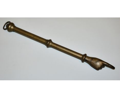 Thorazeiger (Jad), Bronze, um 1800Bronze, Thorazeiger mit Hand und gestrecktem Zeigerfinger, Hand abschraubbar, am Ende Ring,