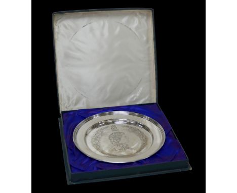 An ERII silver royal commemorative salver, celebrating the 1977 silver Jubilee, engraved with a portrait of the late queen, n