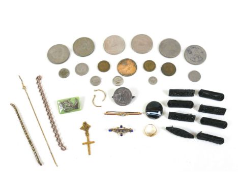 A small mixed group of jewellery, including group of scrap gold 18.6g, a 9ct gold bar brooch set with an aquamarine, 59mm, 2.