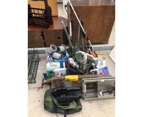 A LARGE COLLECTION OF TOOLS TO INCLUDE GARDENING TOOLS, A JACK ETC 