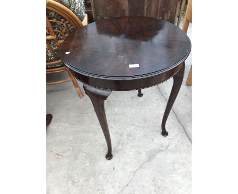 A VICTORIAN CIRCULAR INLAID MAHOGANY SIDE TABLE ON CABRIOLE SUPPORTS 