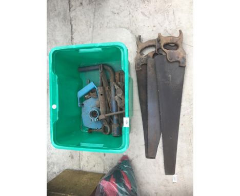 A BOX OF VINTAGE TOOLS TO INCLUDE SAWS ETC 