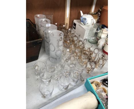A MIXED GROUP OF AS NEW 'HABITAT' PORTRAIT DESIGN GLASSWARE TO INCLUDE VASES AND GLASSES 