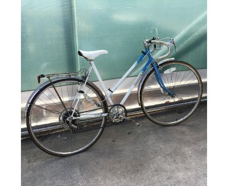 A TOWNSEND HI LIGHT RACING BIKE WITH FIVE SPEED GEAR SYSTEM 
