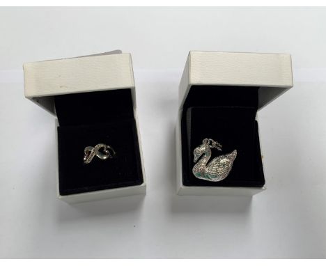 A LADIES BOXED RING AND BOXED NECKLACE 