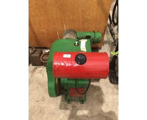 A VINTAGE DOUGLAS KINGSWOOD LIMITED MOTOR IN WORKING ORDER 